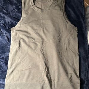 Lululemon Swiftly Breathe Muscle Tank. Size 4 Slate color
